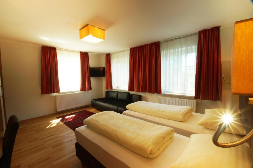 Gasthof Zur Post Strasswalchen Exteriör bild
